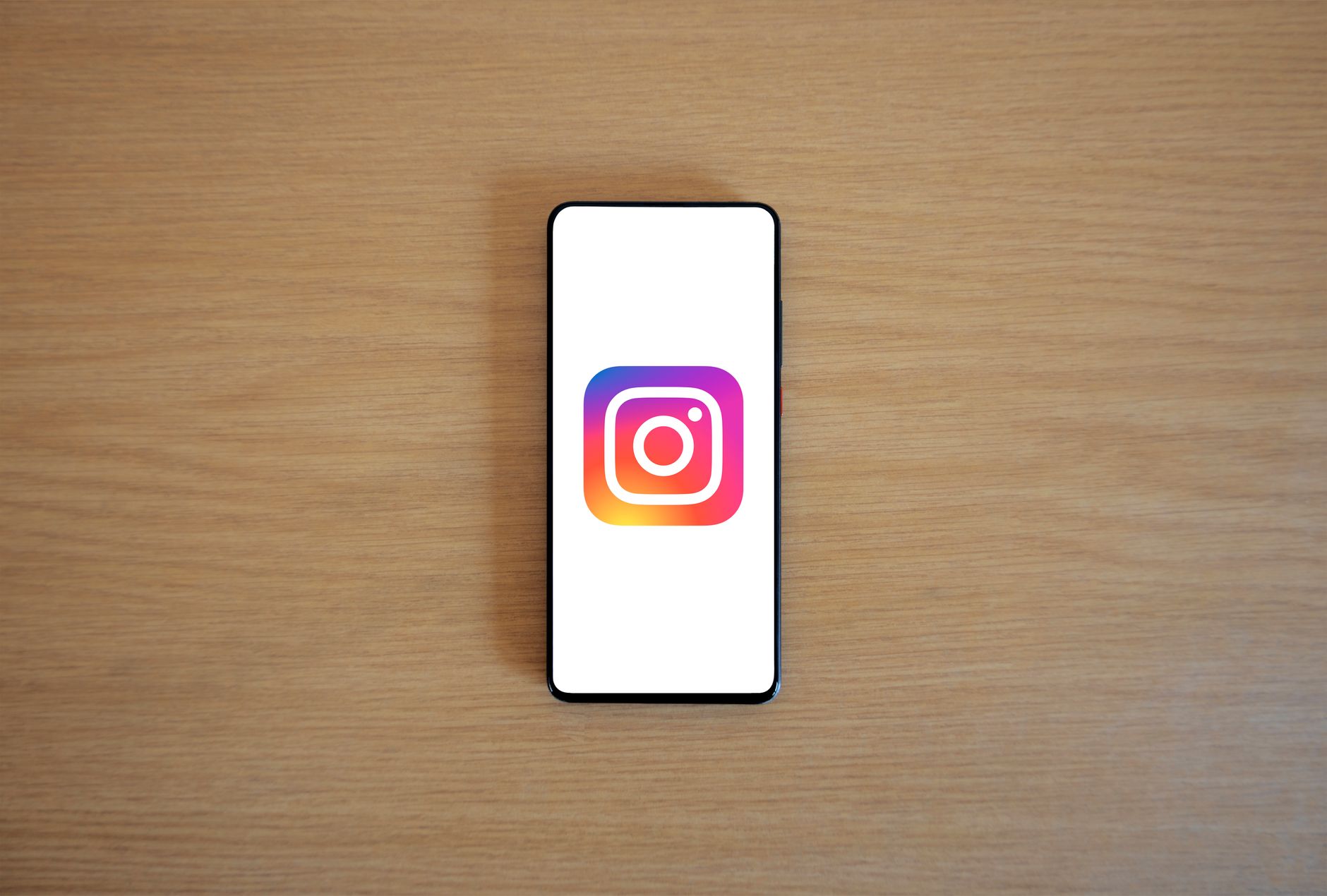 vale a pena ter site proprio ou so instagram